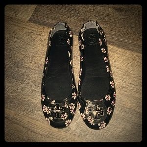 Size 9M slip on Tory Burch black slip on shoe.